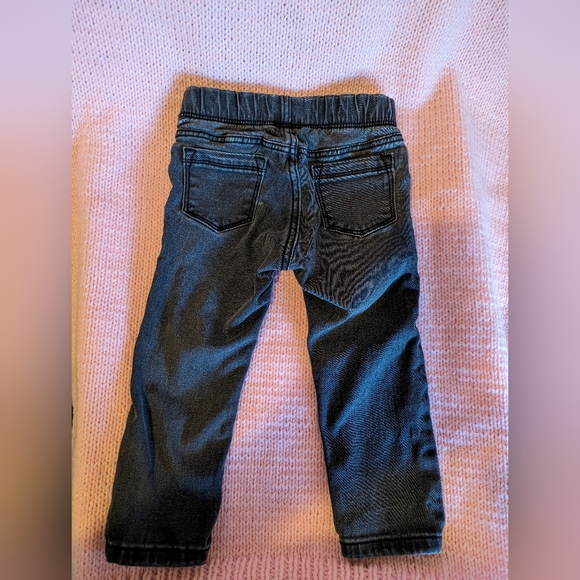 ✨3/$15 2T Old Navy Black Jeans - Picture 2 of 3